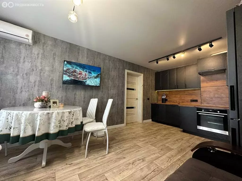 3-комнатная квартира: Геленджик, улица Маршала Жукова, 1к3 (80 м) - Фото 1