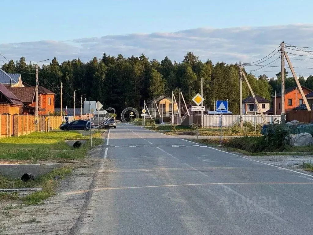 Участок в Тюменская область, Тюменский район, д. Ушакова, Елки кп  ... - Фото 0