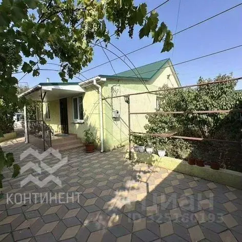 Дом в Крым, Сакский район, Митяевское с/пос, с. Шелковичное ул. ... - Фото 1