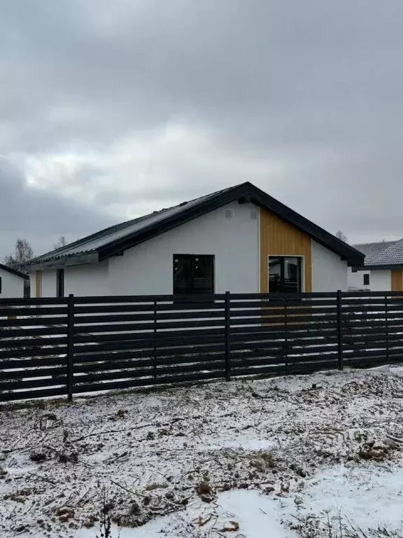 Дом в Пензенская область, Пензенский район, Воскресеновский сельсовет, ... - Фото 1