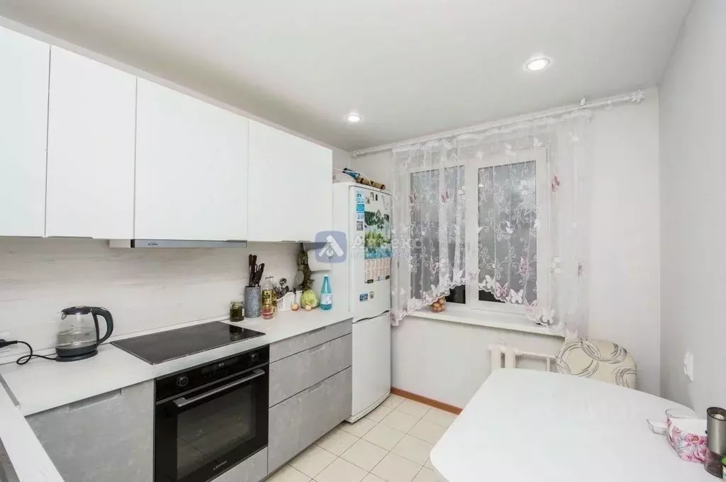 3-к кв. Тюменская область, Тюмень Заречный проезд, 10 (64.0 м) - Фото 1