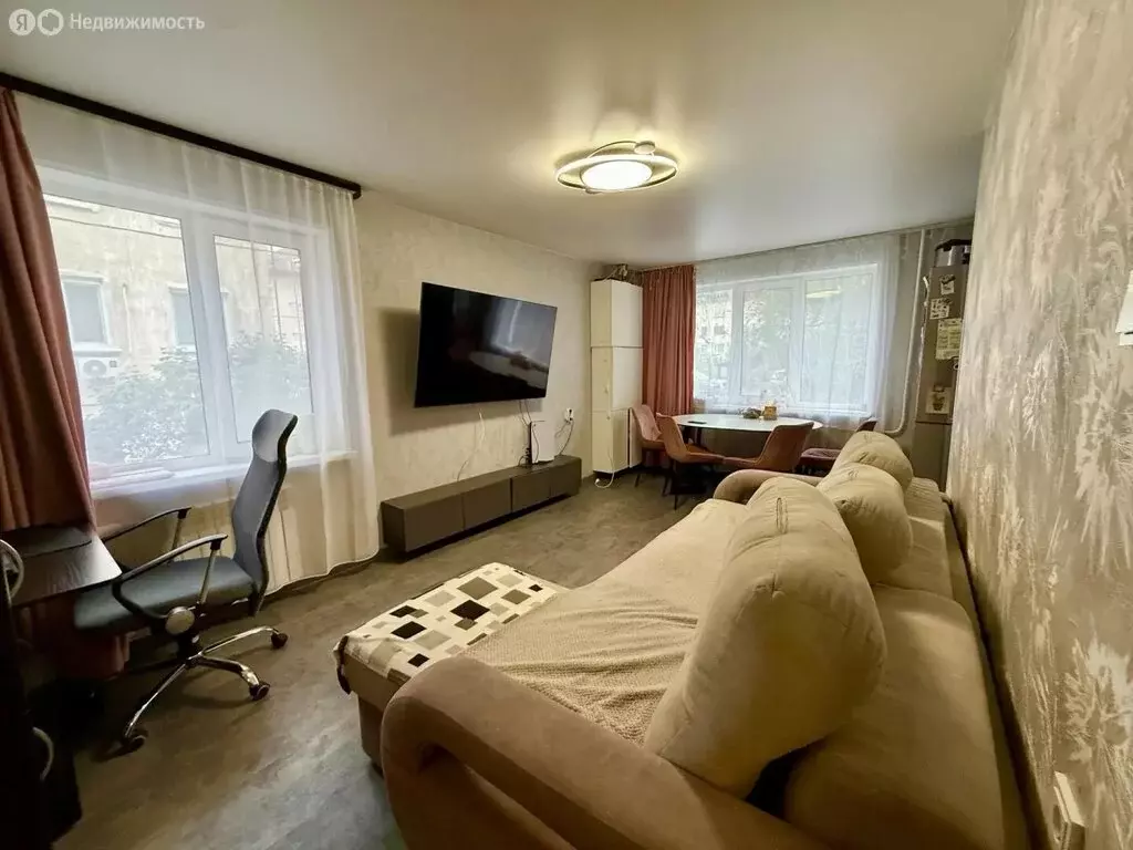 3-комнатная квартира: Артём, улица Лазо, 16/1 (62.4 м) - Фото 1