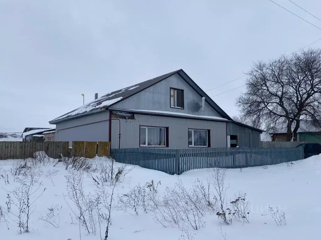 Дом в Оренбургская область, Бугурусланский район, Михайловский ... - Фото 1
