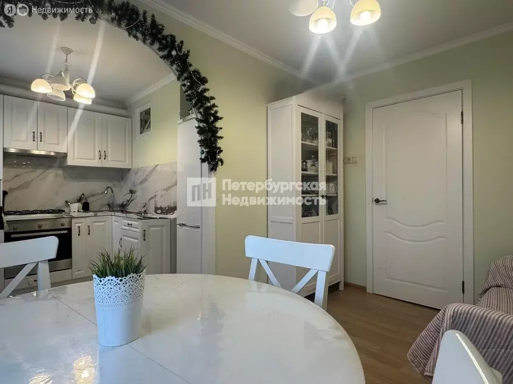 3-комнатная квартира: посёлок Стрельна, улица Грибоедова, 11 (51.5 м) - Фото 1