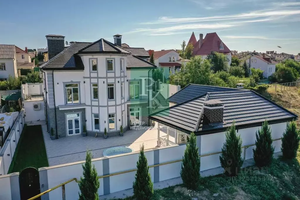 Коттедж в Севастополь ул. Тендровская, 87 (425 м) - Фото 1