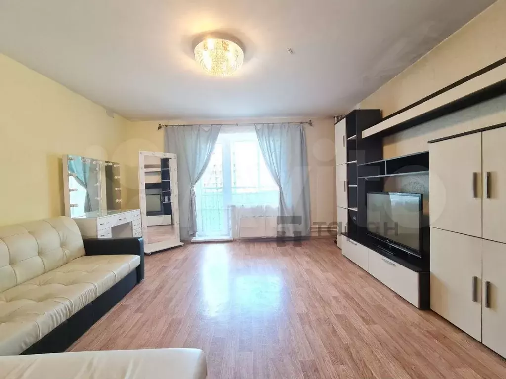 2-к. квартира, 60 м, 1/10 эт. - Фото 1