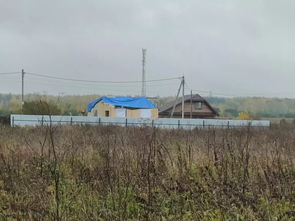 Участок в Свердловская область, Верхнее Дуброво пгт ул. Карла Маркса ... - Фото 1