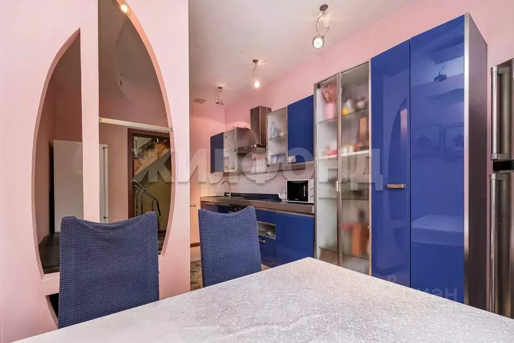 Дом в Новосибирская область, Новосибирск ул. Короленко (192 м) - Фото 2