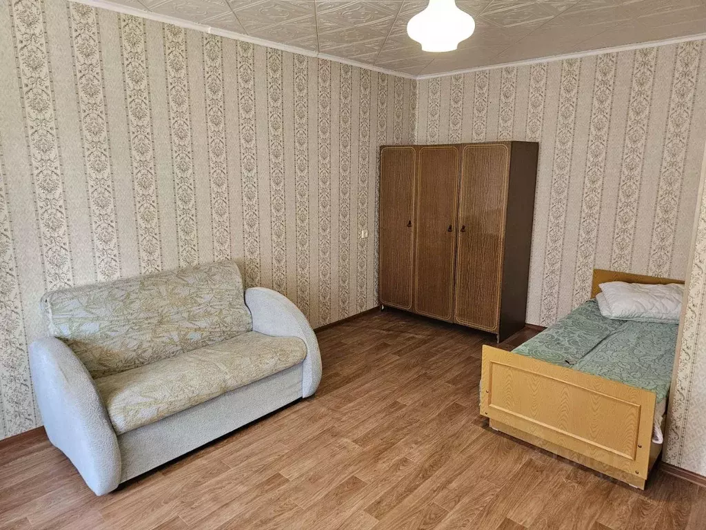 1-к кв. Омская область, Омск Заозерный мкр, ул. Бородина, 17 (32.0 м) - Фото 0