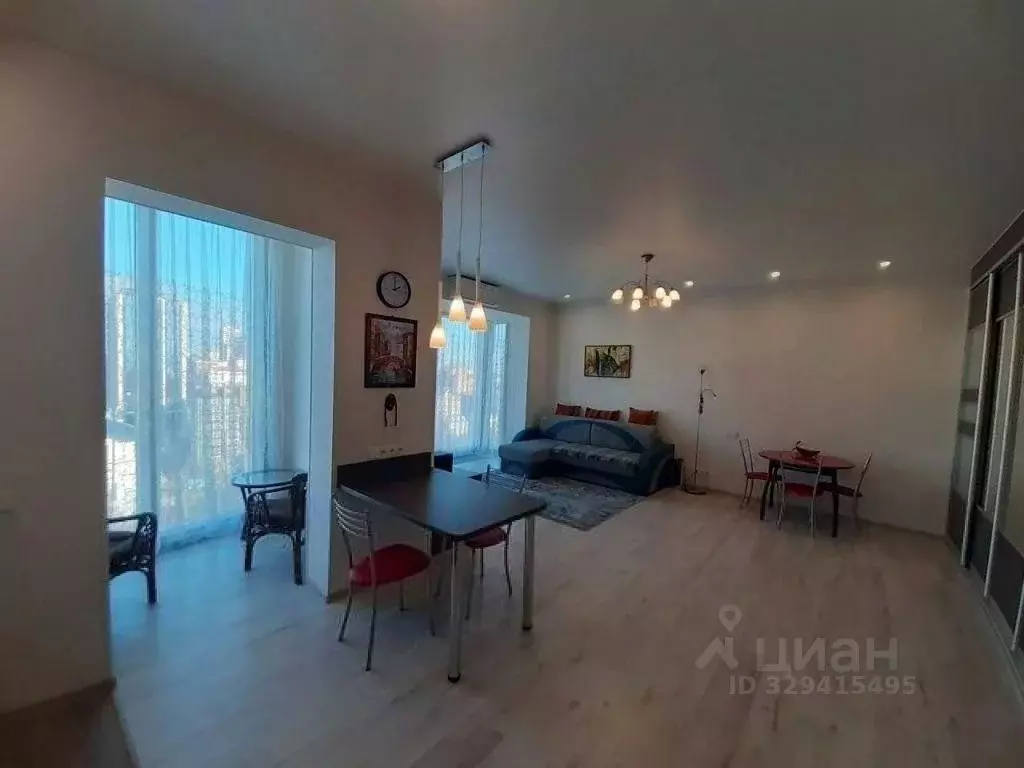 2-к кв. Хабаровский край, Хабаровск Кавказская ул., 45/2 (70.0 м) - Фото 1