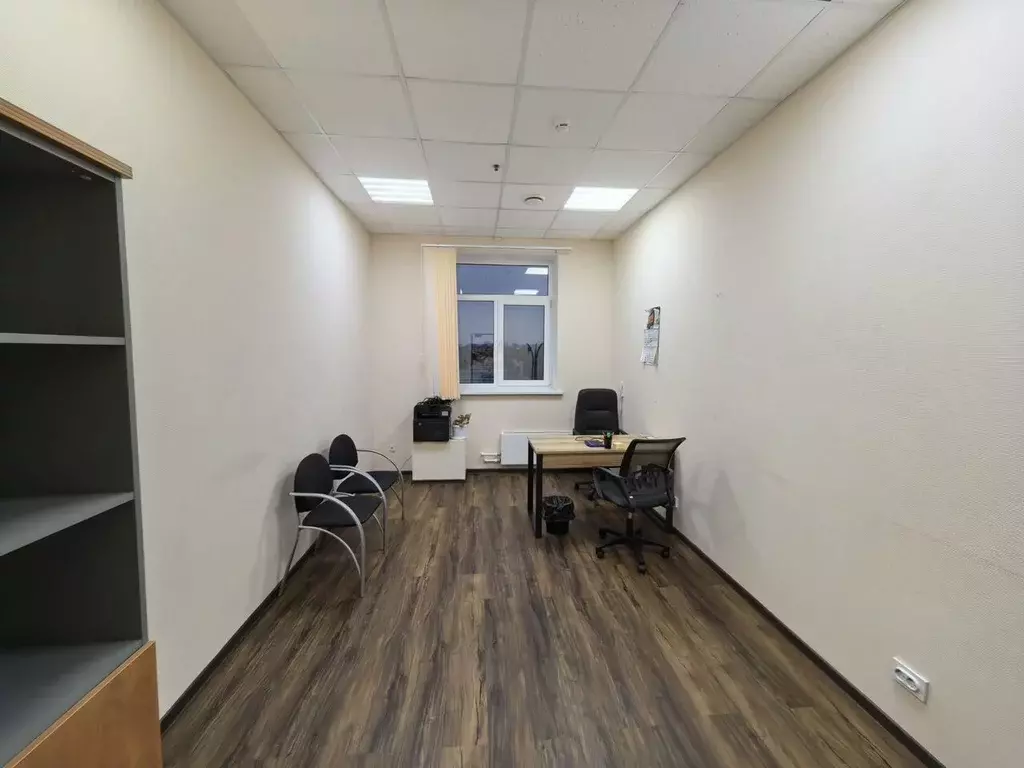 Офис в Ленинградская область, Гатчина просп. 25 Октября, 42А (15 м) - Фото 1
