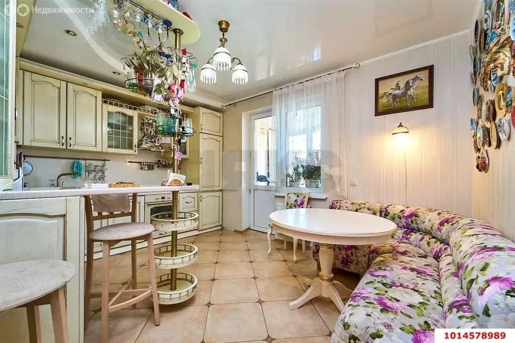 3-комнатная квартира: Краснодар, Кубанская улица, 47 (100 м) - Фото 1