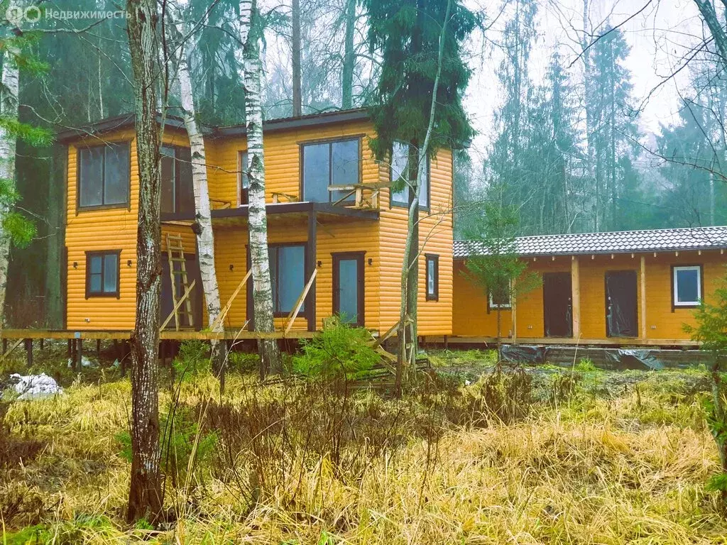 Дом в городской посёлок Вырица, улица Жертв Революции (250 м) - Фото 1