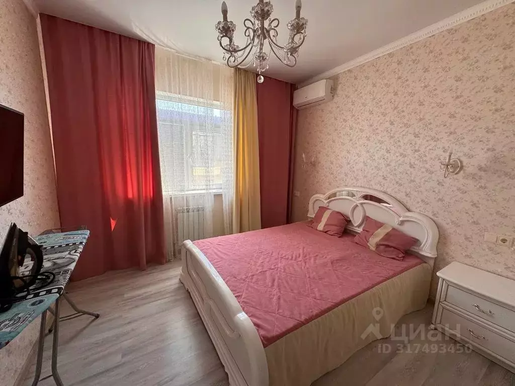 2-к кв. Краснодарский край, Геленджик Средняя ул., 18 (67.0 м) - Фото 0