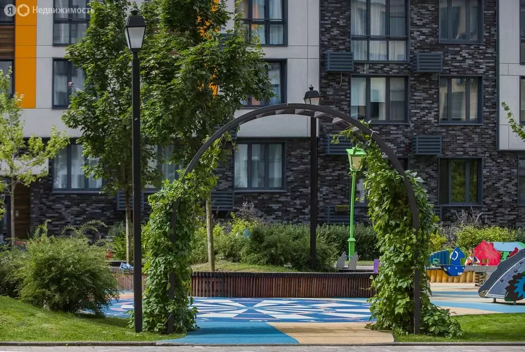 3-комнатная квартира: посёлок городского типа Заречье, жилой комплекс ... - Фото 1