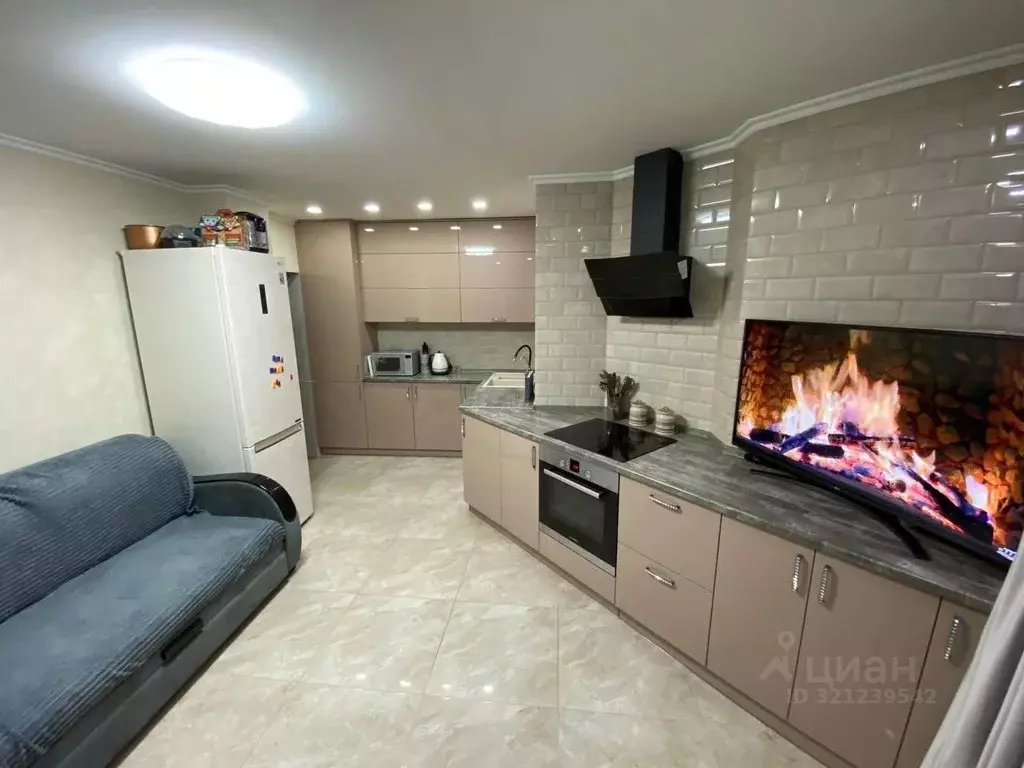 3-к кв. Саха (Якутия), Якутск ул. Кальвица, 30 (64.0 м) - Фото 1