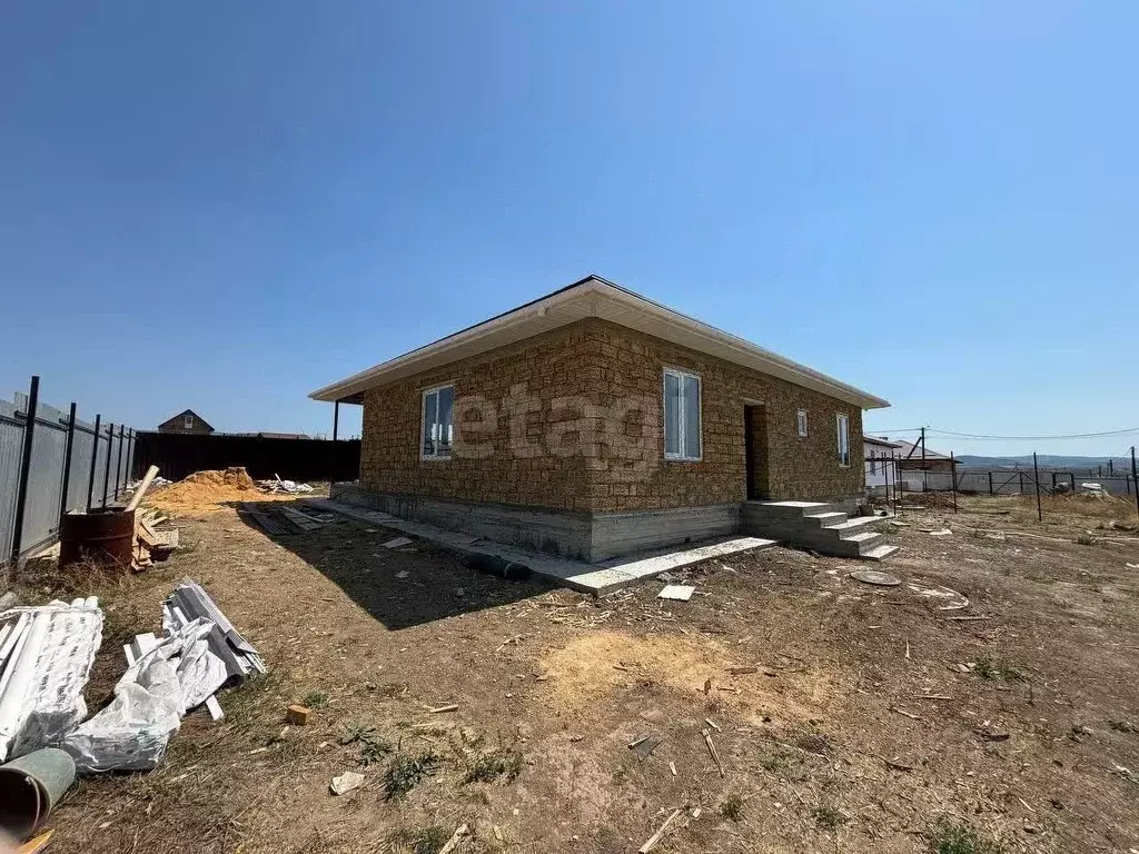 Дом в Крым, Симферопольский район, с. Доброе  (100 м) - Фото 1