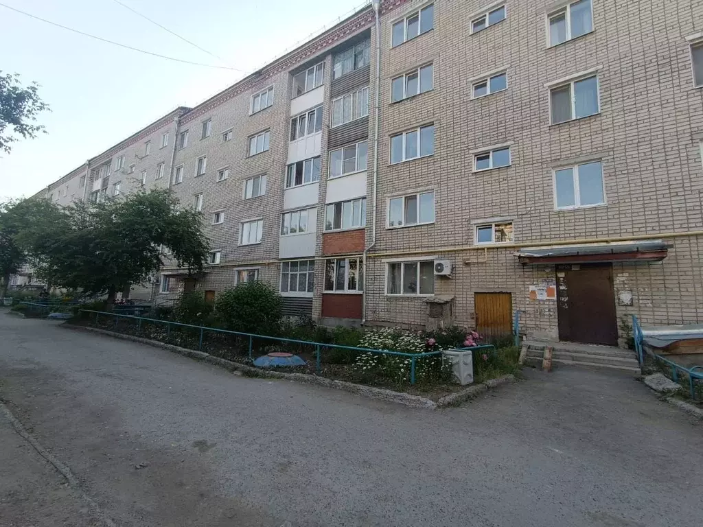 2-к кв. Свердловская область, Красноуфимск ул. Куйбышева, 55 (47.0 м) - Фото 0