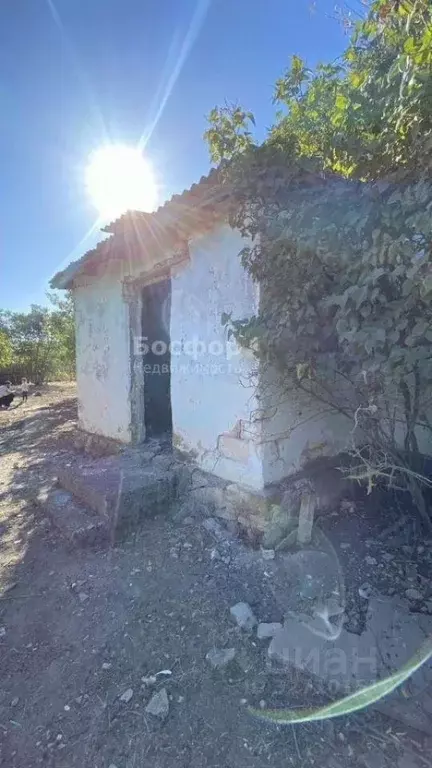 Дом в Крым, Кировский район, Первомайское с/пос, с. Отважное ул. ... - Фото 2