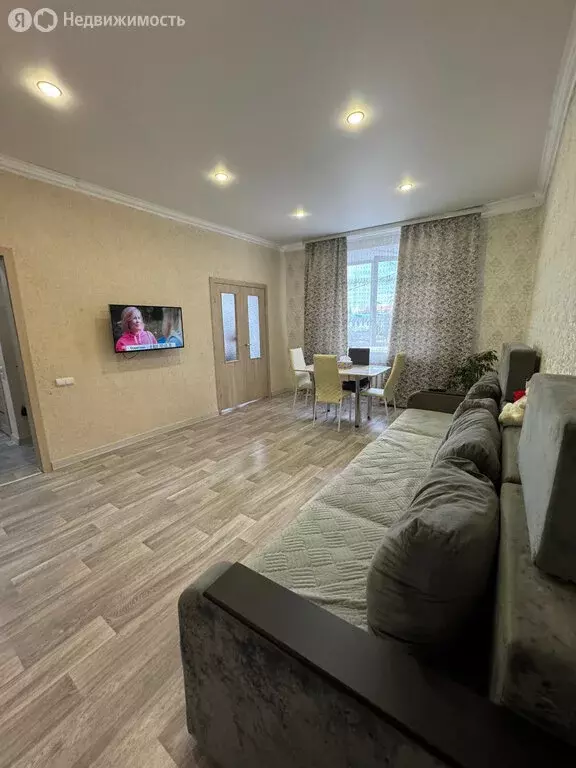 3-комнатная квартира: Октябрьский, улица Чапаева, 4 (76 м) - Фото 1