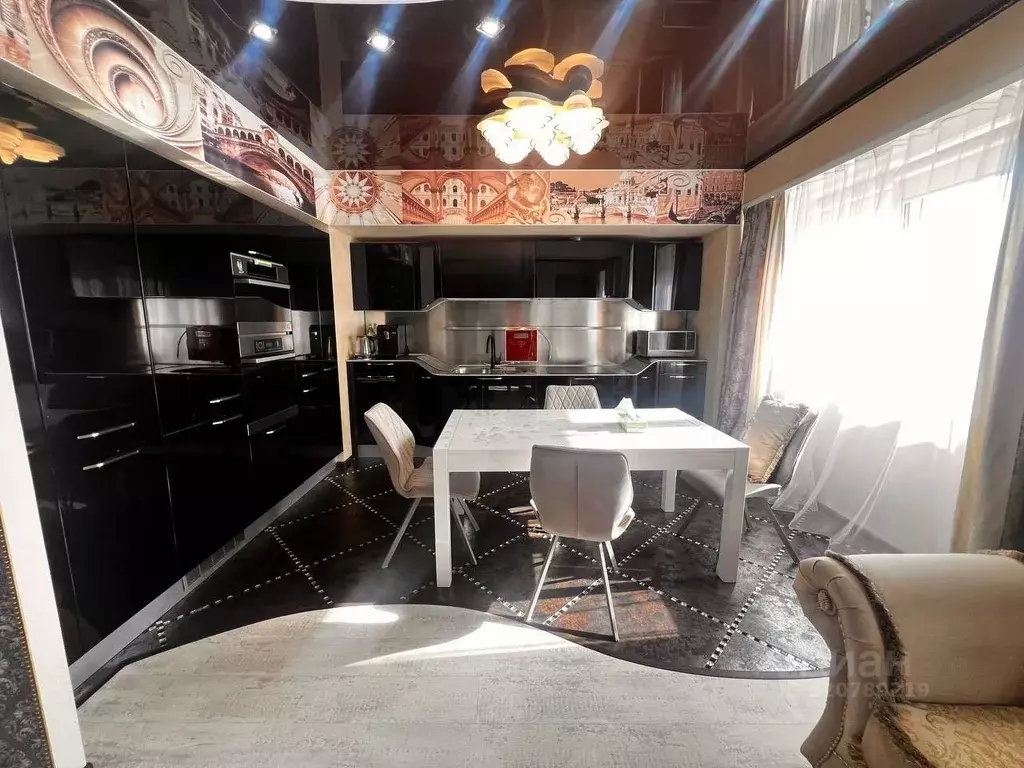 3-к кв. Сахалинская область, Южно-Сахалинск просп. Победы, 5 (100.0 м) - Фото 1