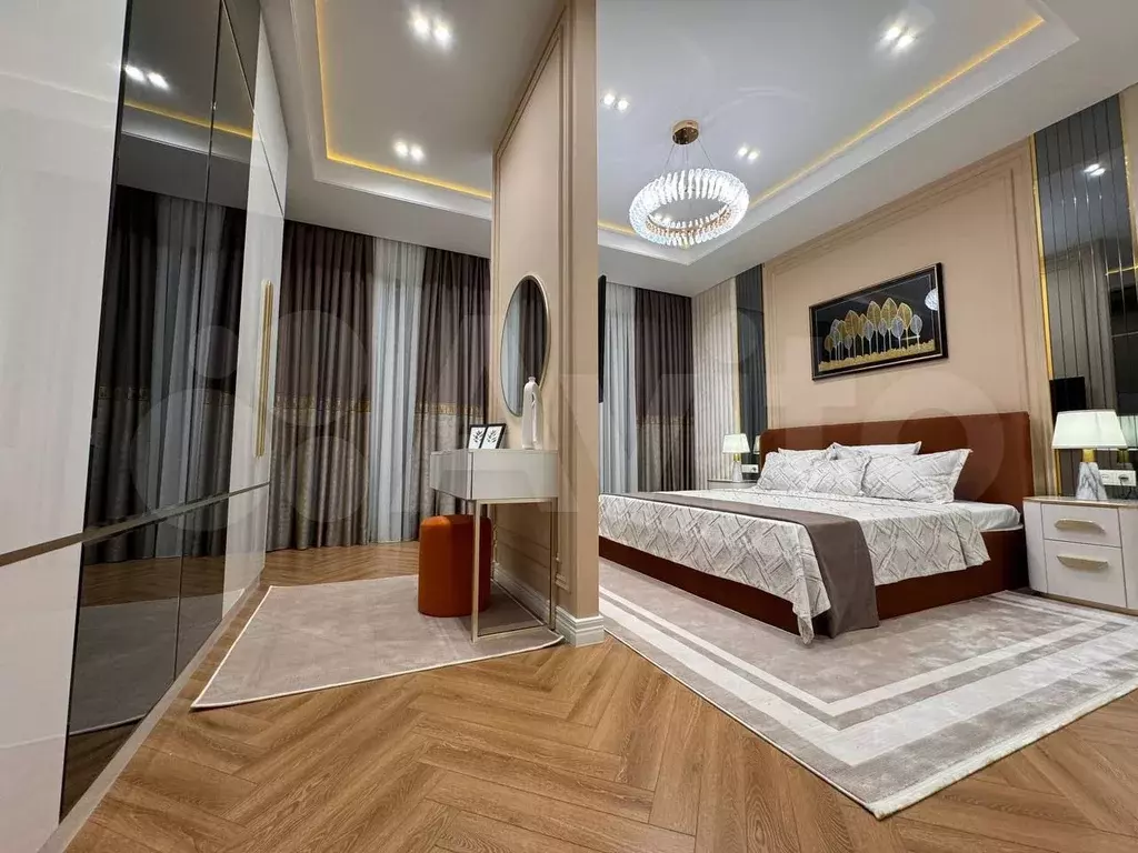 5-к. квартира, 140 м, 4/7 эт. - Фото 0