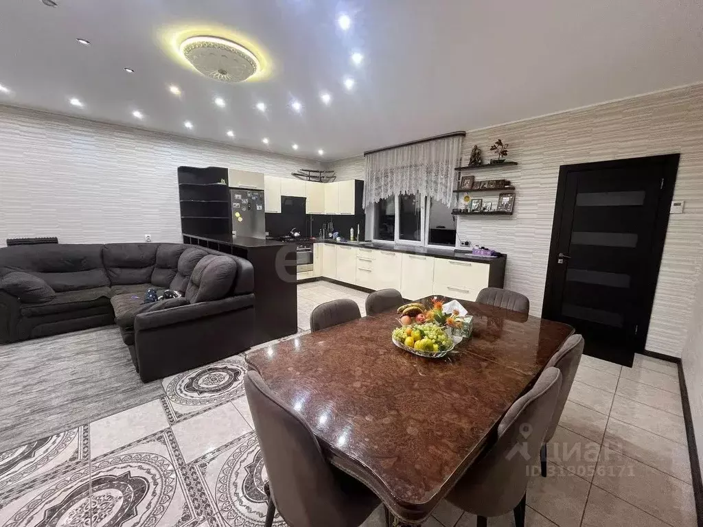 Дом в Саратовская область, Романовка рп ул. Народная, 5 (367 м) - Фото 1