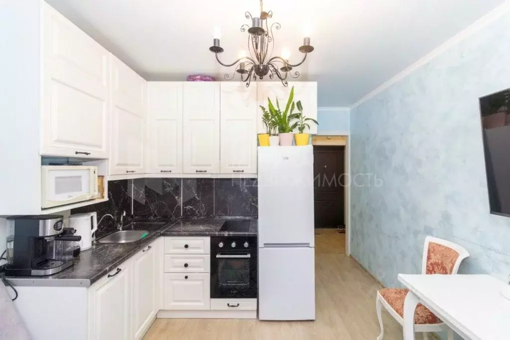 1-к кв. Тюменская область, Тюмень ул. Андрея Бушуева, 2 (34.6 м) - Фото 1