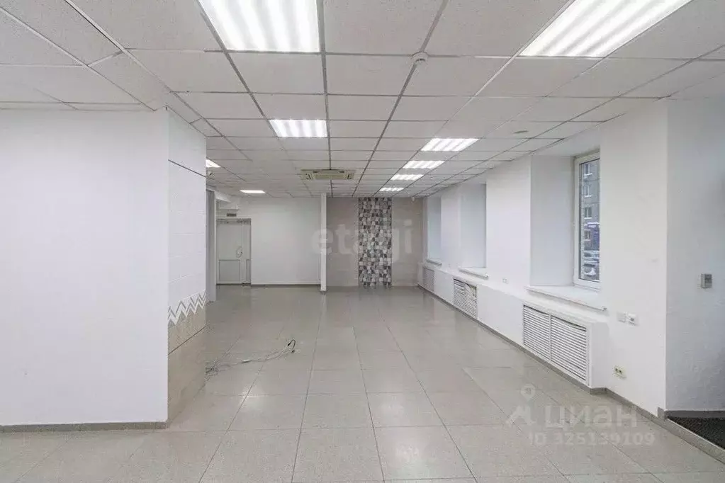 Торговая площадь в Тюменская область, Тюмень ул. 50 лет Октября, 1а ... - Фото 1