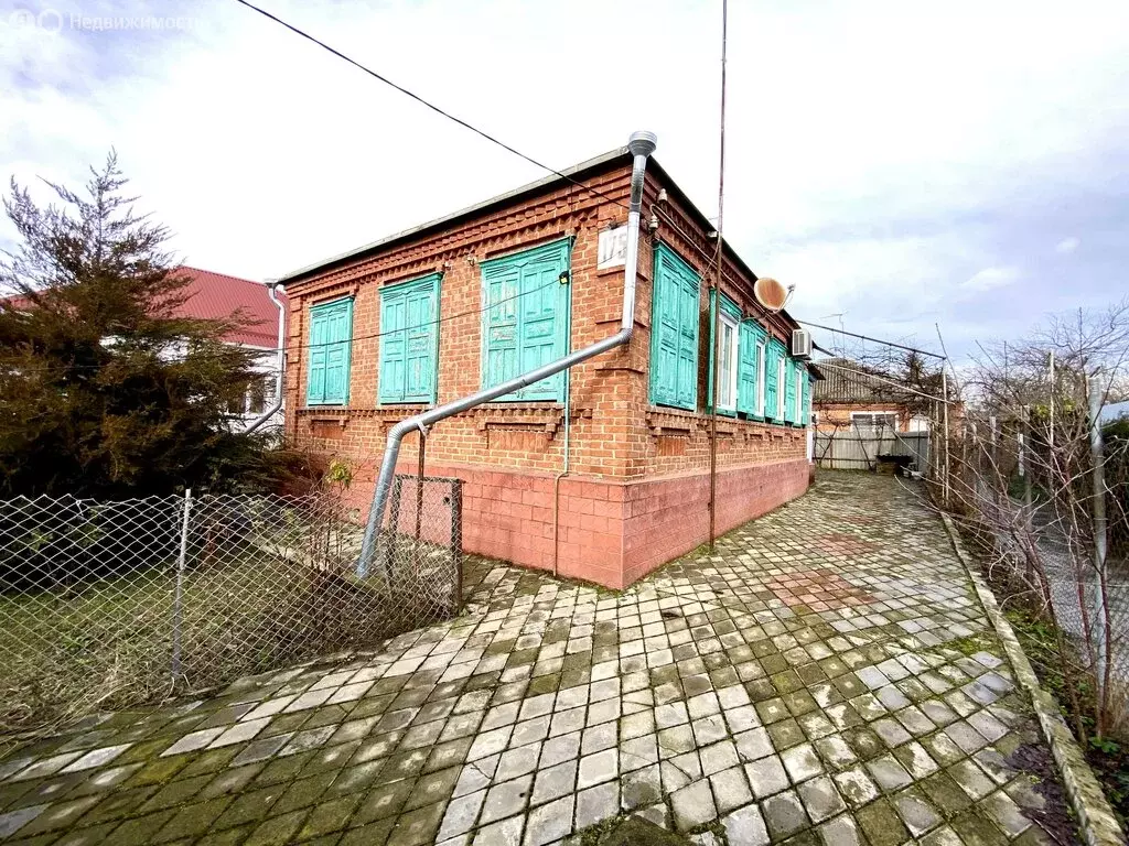 Дом в Лабинск, улица Толстого (100 м) - Фото 1