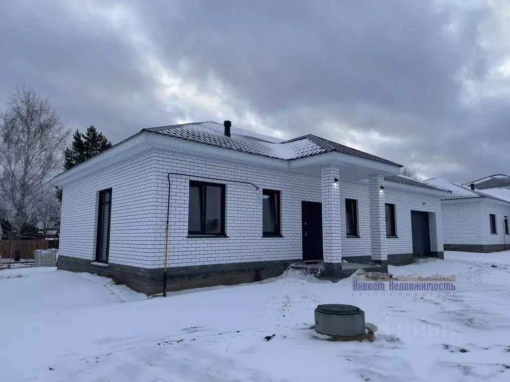 Дом в Алтайский край, Первомайский район, с. Фирсово ул. Имбирная, 60 ... - Фото 1