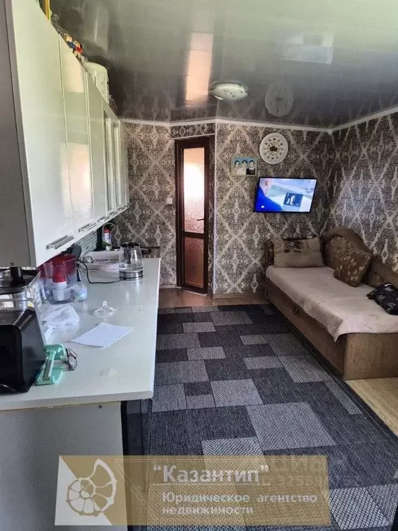 Дом в Крым, Ленинский район, Кировское с/пос, с. Яркое  (50 м) - Фото 1