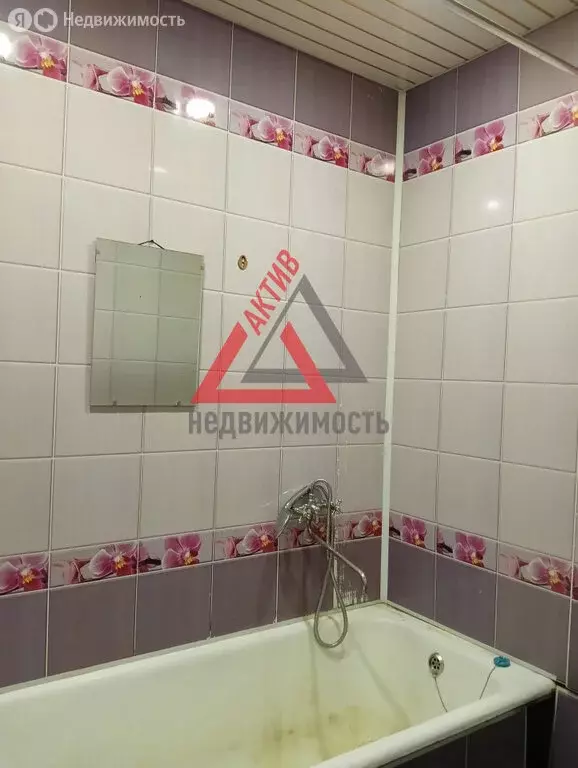 2-комнатная квартира: Каменск-Уральский, улица Белинского, 69 (62 м) - Фото 1