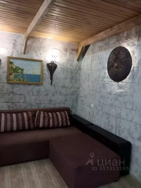 Дом в Крым, Черноморский район, Медведевское с/пос, с. Медведево ул. ... - Фото 1