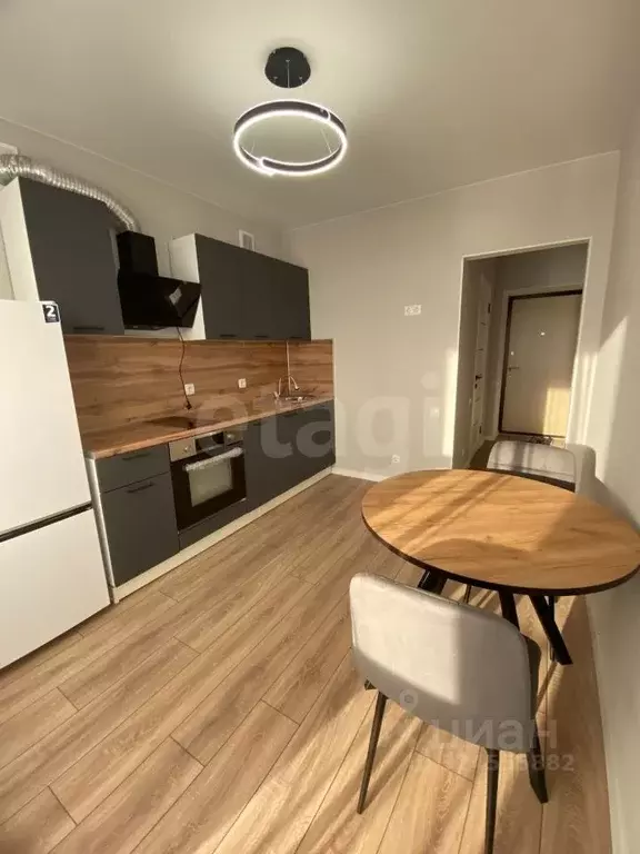 1-к кв. Тюменская область, Тюмень ул. Тимофея Кармацкого, 7 (35.0 м) - Фото 1