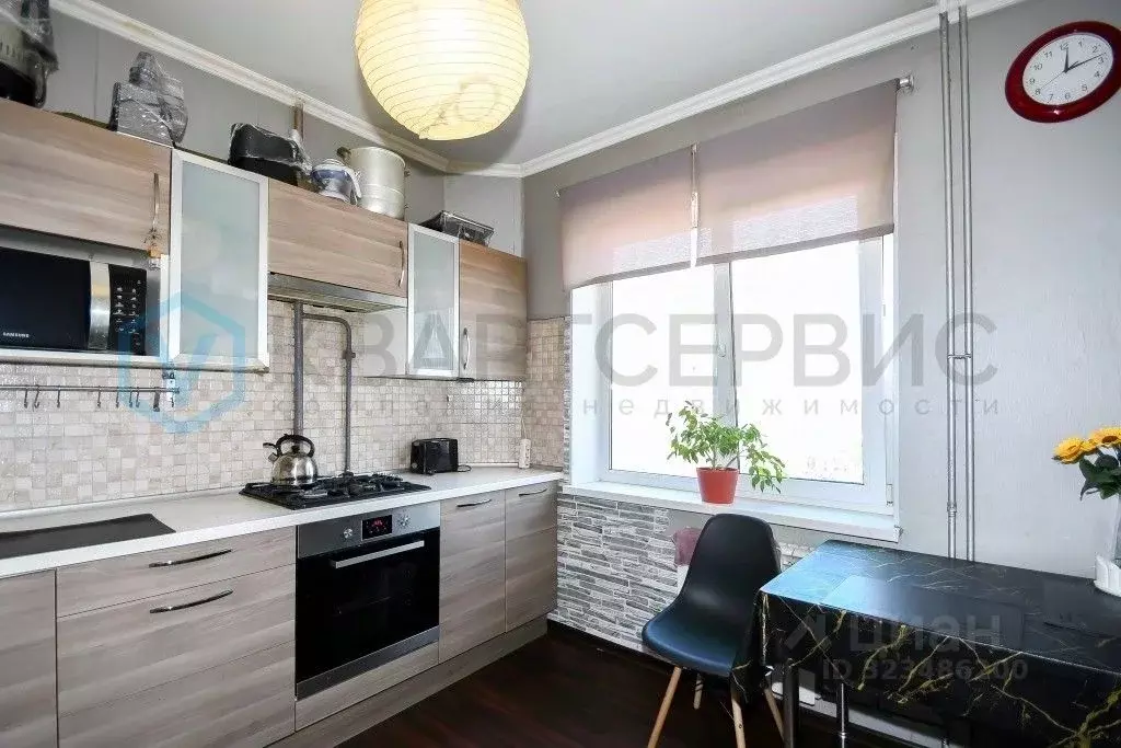 3-к кв. Омская область, Омск просп. Комарова, 27 (63.1 м) - Фото 1