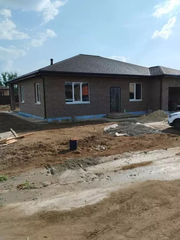 Дом в Волгоградская область, Средняя Ахтуба рп ул. Макаренко (136 м) - Фото 0