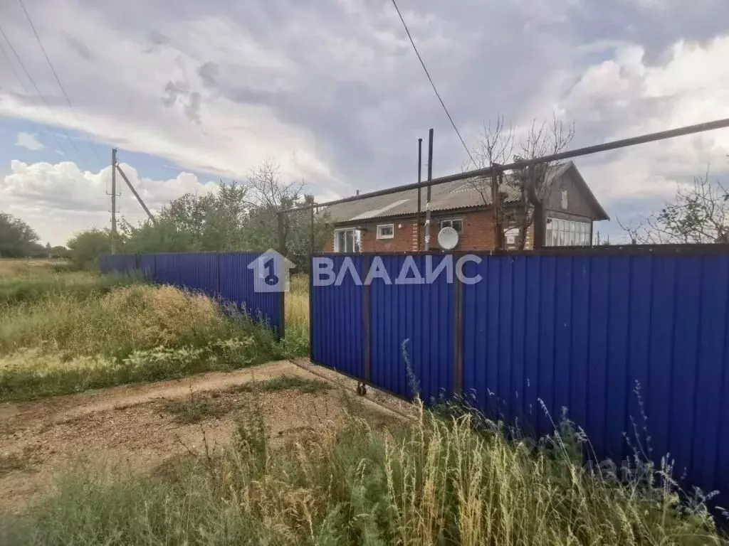 Дом в Саратовская область, Краснопартизанский район, Горный рп ул. ... - Фото 0