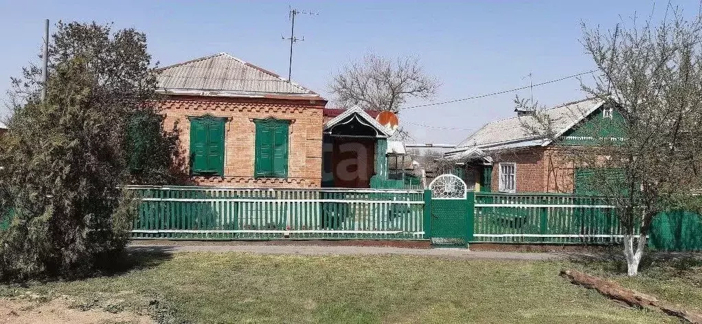 Дом в Ростовская область, Егорлыкская ст-ца ул. Красноармейская (82 м) - Фото 1