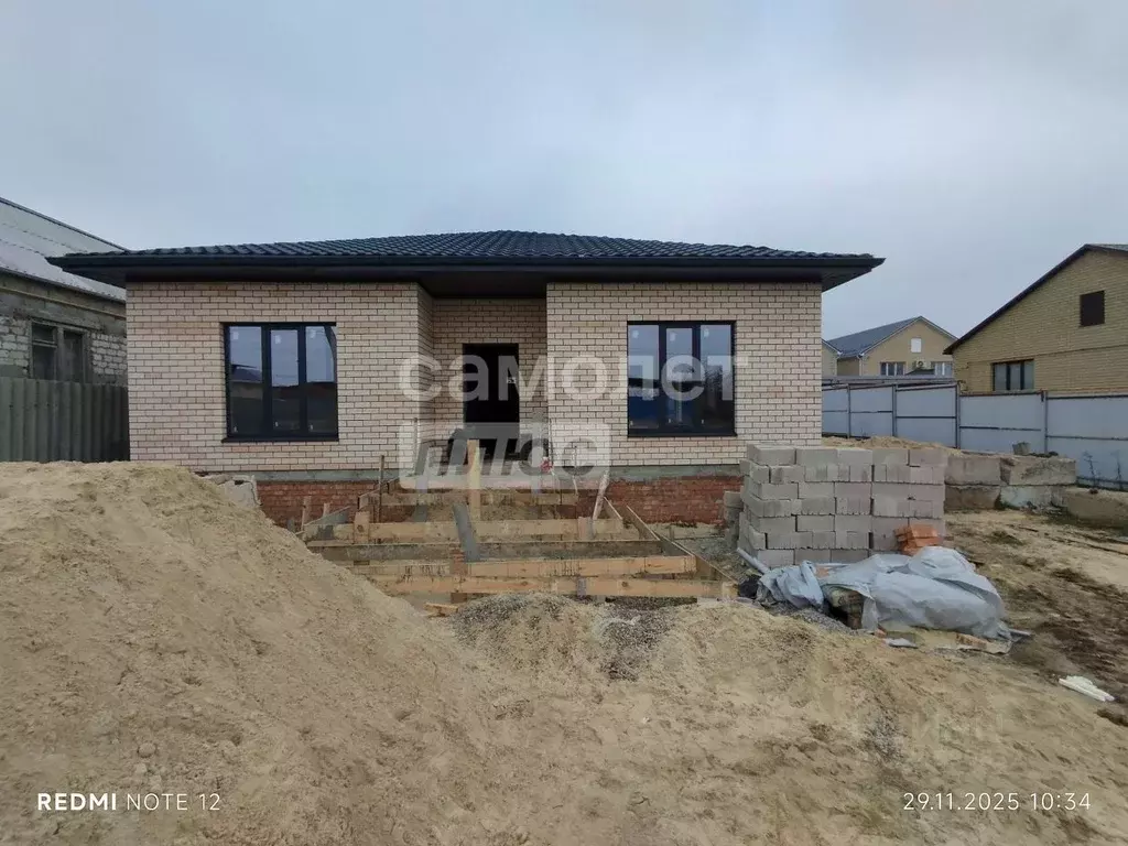 Дом в Калмыкия, Элиста Гвардейская ул. (105 м) - Фото 1