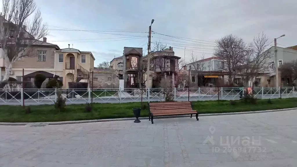 Дом в Крым, Евпатория ул. Революции, 29 (100 м) - Фото 1