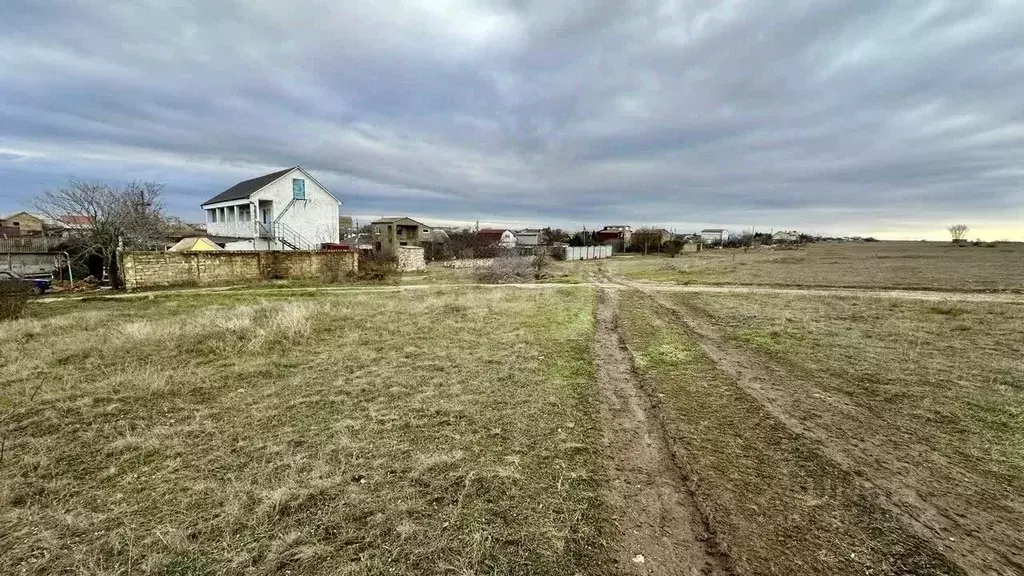 Участок в Крым, Черноморское пгт пер. Тихий (6.18 сот.) - Фото 1
