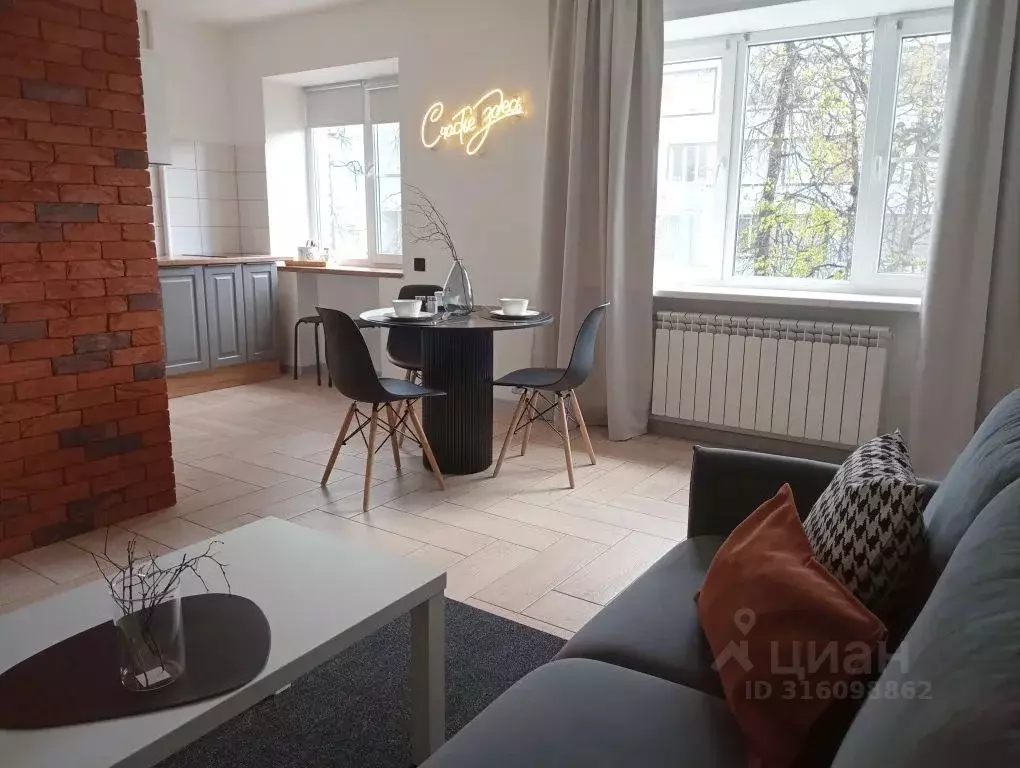2-к кв. Псковская область, Псков Профсоюзная ул., 3 (50.0 м) - Фото 0