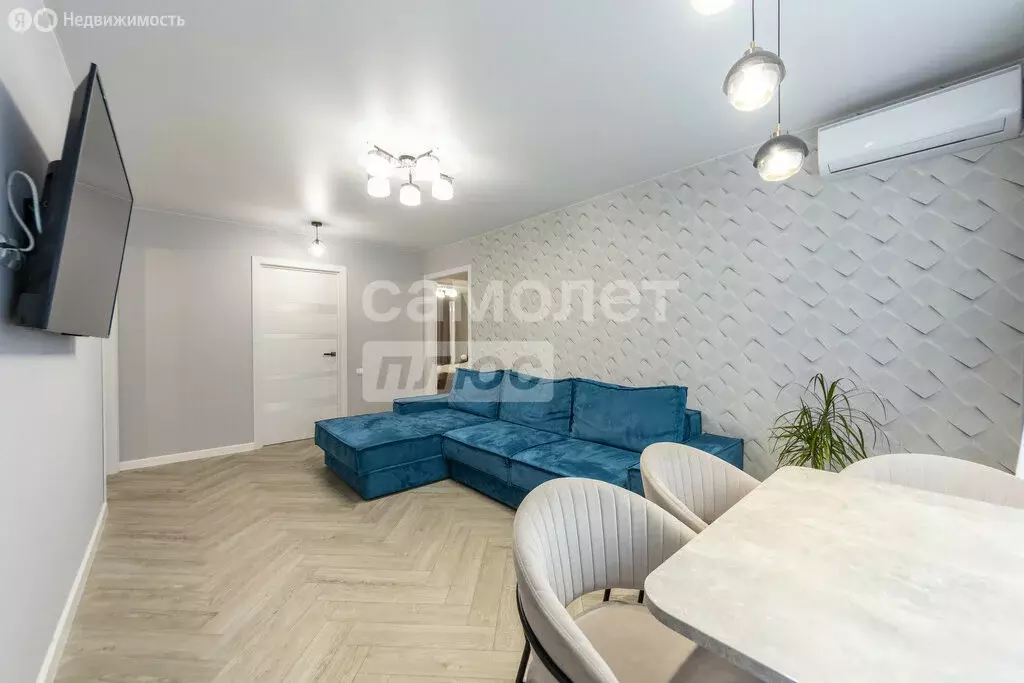4-комнатная квартира: Хабаровск, улица Шеронова, 28 (87.8 м) - Фото 0