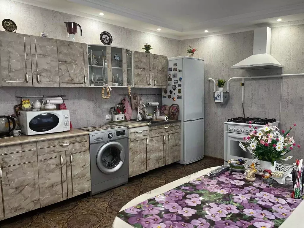 Дом в Ростовская область, Батайск Ставропольская ул. (100 м) - Фото 0