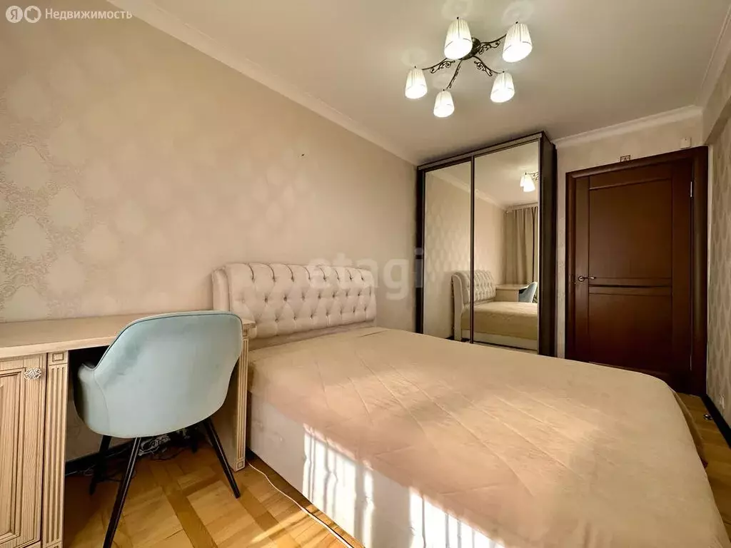 3-комнатная квартира: Краснодар, улица Гагарина, 75 (63.2 м) - Фото 1
