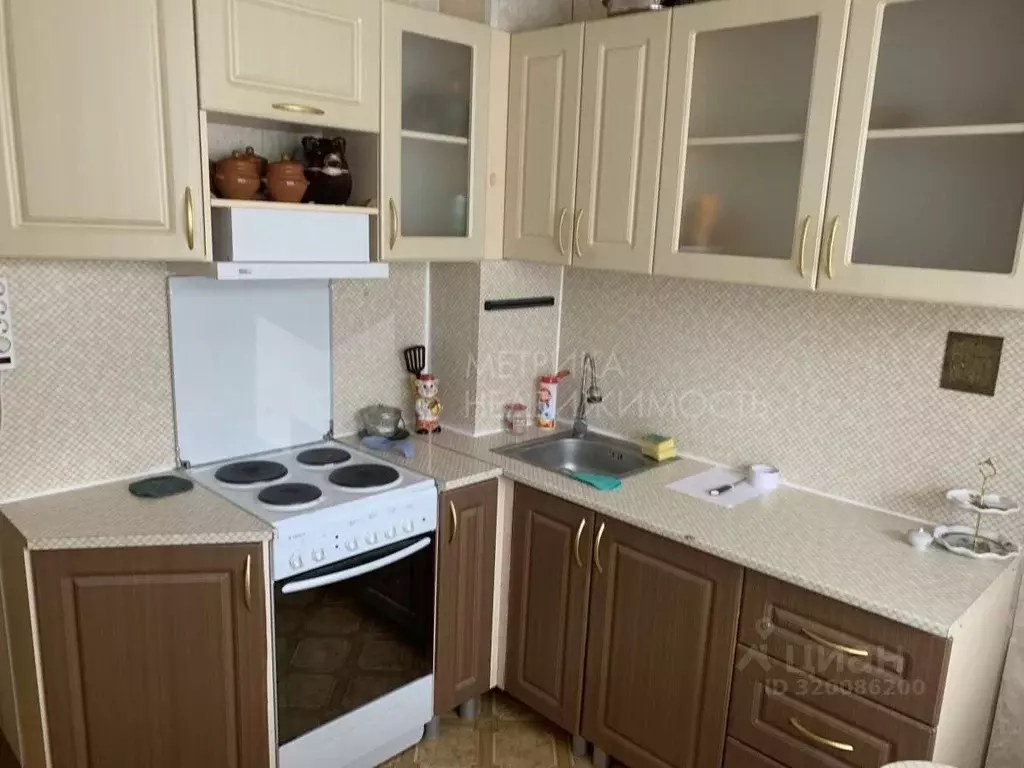 1-к кв. Тюменская область, Тюмень ул. 50 лет Октября, 72 (30.0 м) - Фото 0