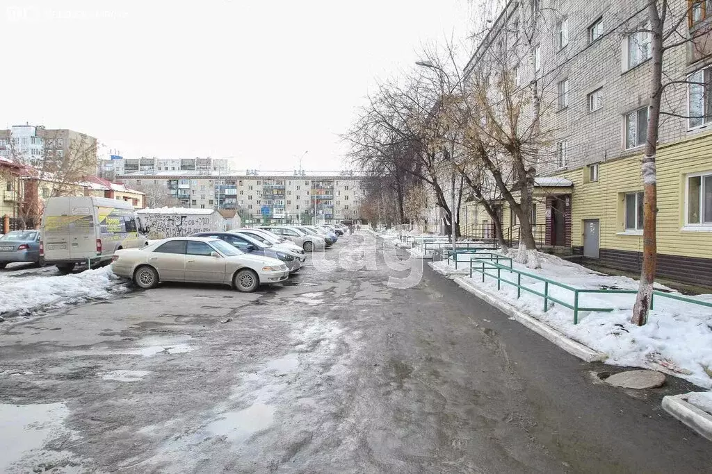 2-комнатная квартира: Тюмень, улица Коммунаров, 5 (49.7 м) - Фото 1