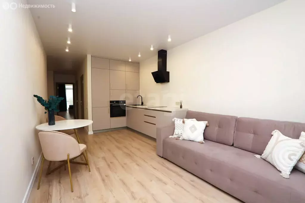 2-комнатная квартира: Тюмень, улица Владислава Крапивина, 10 (65.9 м) - Фото 2