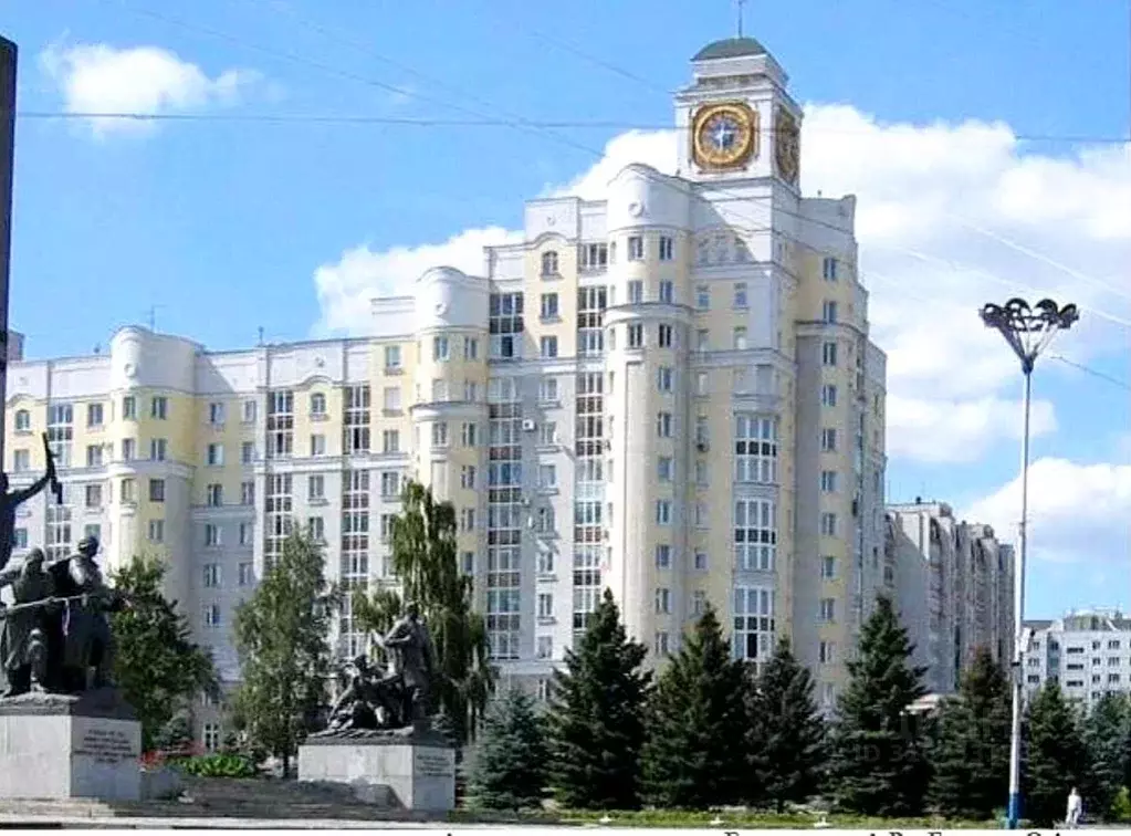 2-к кв. Брянская область, Брянск пл. Партизан, 1 (81.1 м) - Фото 0